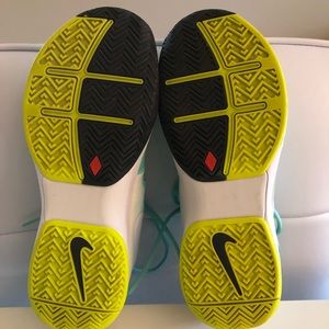 Nike Women’s Zoom Vapor 9.5 Size: 7.5